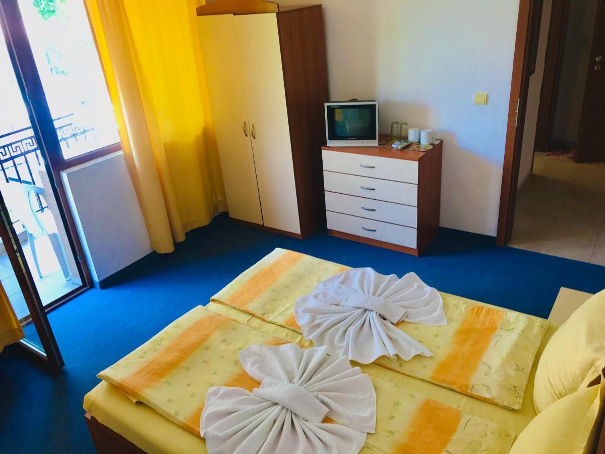 Family Hotel Friends Primorsko Exterior photo