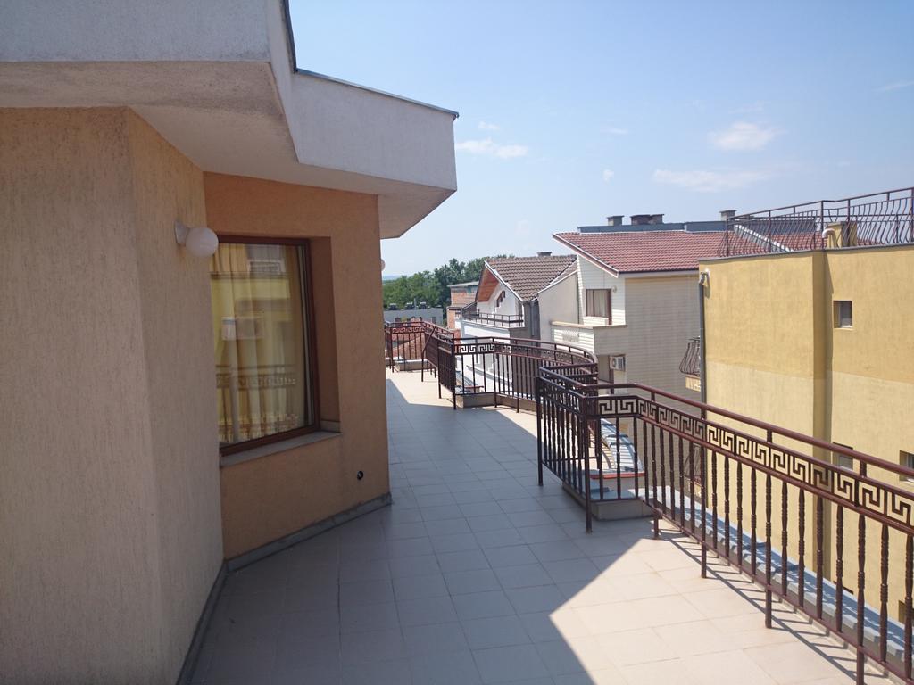 Family Hotel Friends Primorsko Exterior photo