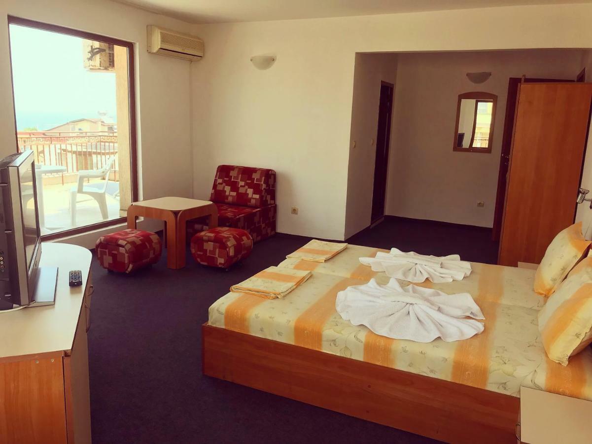 Family Hotel Friends Primorsko Exterior photo