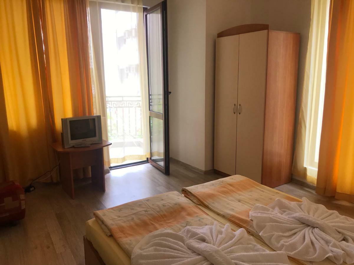 Family Hotel Friends Primorsko Exterior photo