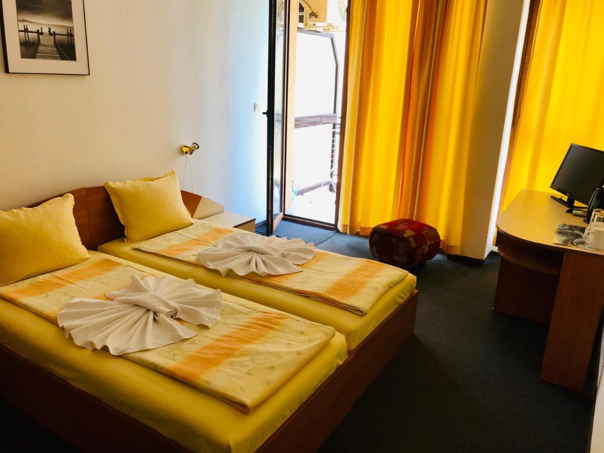 Family Hotel Friends Primorsko Exterior photo